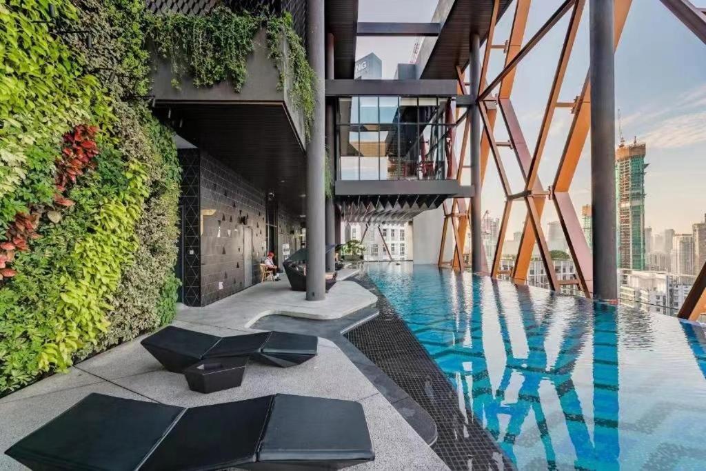 Borderless Swimming Pool - Invincible Twin Towers View - Free Wifi Apartment Kampong Gombak Utara Exterior photo